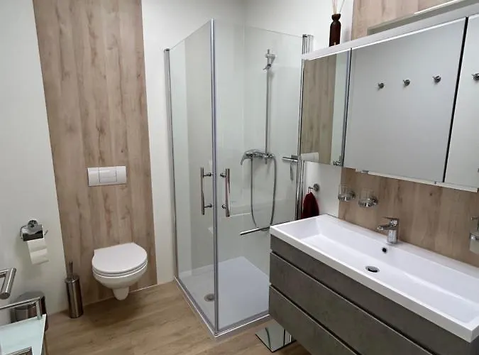 Wobstay Family & Fitters *